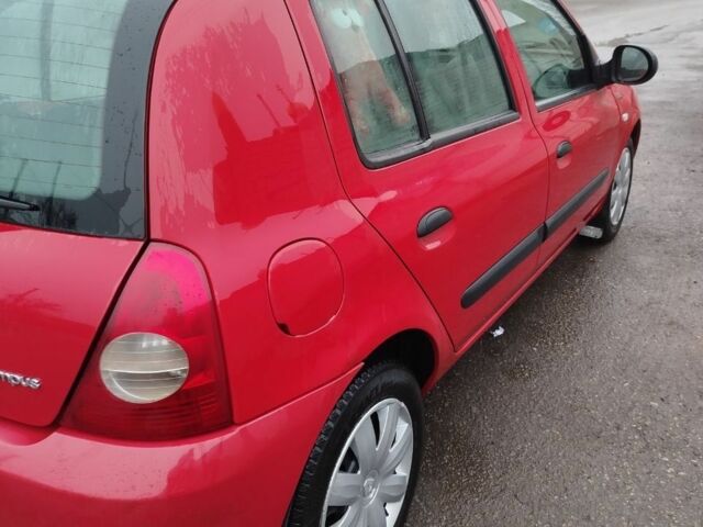 Красный Рено Клио, объемом двигателя 1.1 л и пробегом 159 тыс. км за 4250 $, фото 1 на Automoto.ua