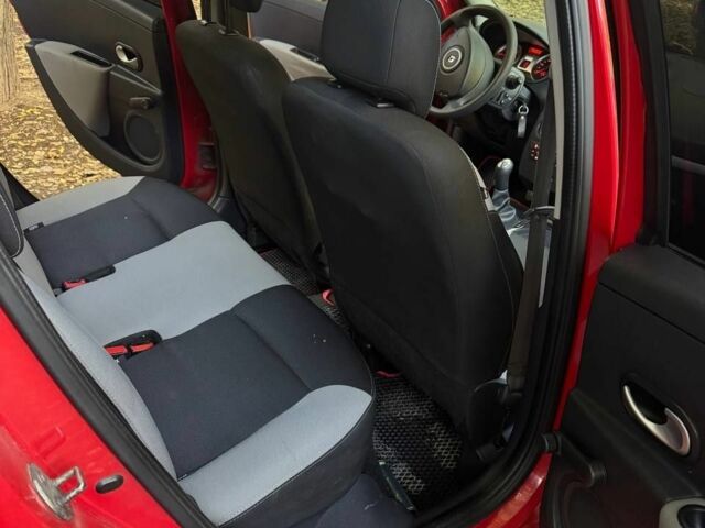 Червоний Рено Кліо, об'ємом двигуна 0 л та пробігом 218 тис. км за 6200 $, фото 1 на Automoto.ua