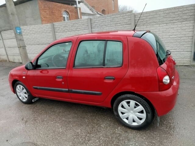 Красный Рено Клио, объемом двигателя 1.1 л и пробегом 159 тыс. км за 4250 $, фото 2 на Automoto.ua