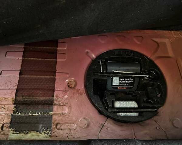 Красный Рено Клио, объемом двигателя 1.46 л и пробегом 218 тыс. км за 5999 $, фото 10 на Automoto.ua