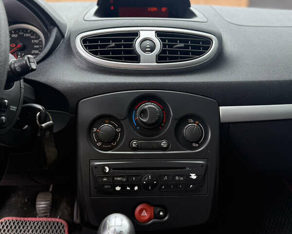 Червоний Рено Кліо, об'ємом двигуна 1.46 л та пробігом 217 тис. км за 5150 $, фото 10 на Automoto.ua