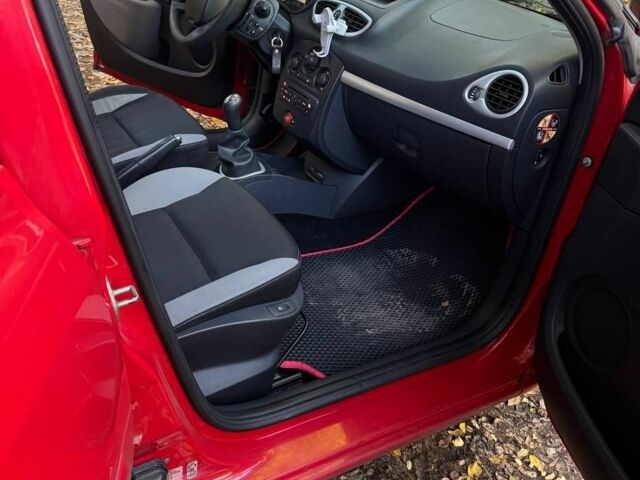 Червоний Рено Кліо, об'ємом двигуна 0 л та пробігом 218 тис. км за 6200 $, фото 2 на Automoto.ua