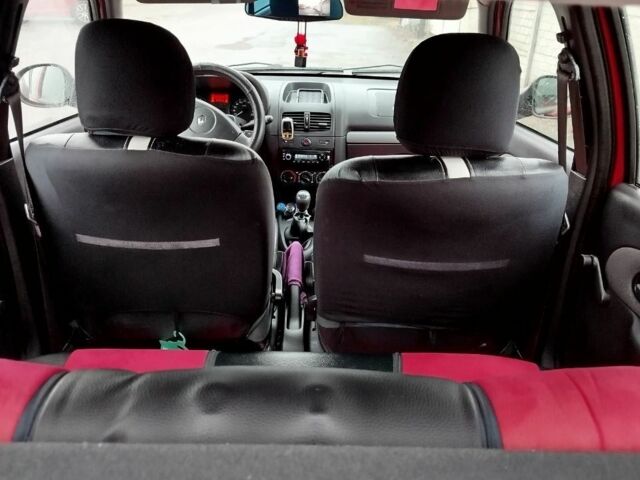 Красный Рено Клио, объемом двигателя 1.1 л и пробегом 159 тыс. км за 4250 $, фото 7 на Automoto.ua