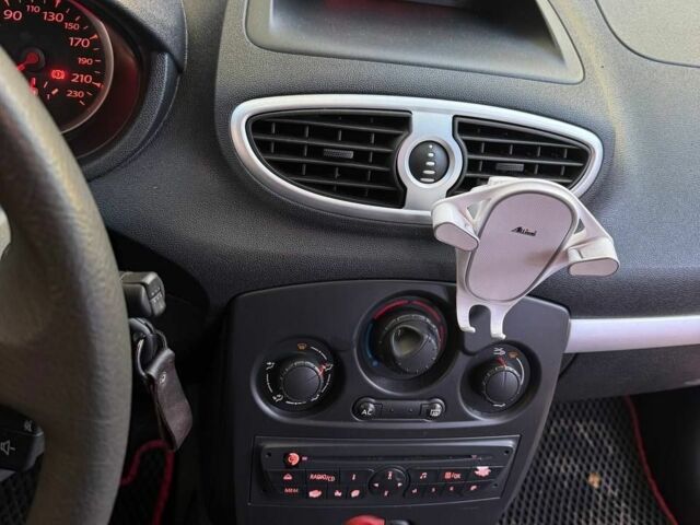 Червоний Рено Кліо, об'ємом двигуна 0 л та пробігом 218 тис. км за 6200 $, фото 3 на Automoto.ua