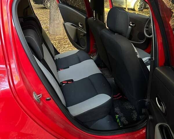 Красный Рено Клио, объемом двигателя 1.46 л и пробегом 218 тыс. км за 5999 $, фото 4 на Automoto.ua