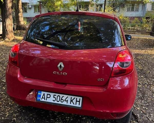 Красный Рено Клио, объемом двигателя 1.46 л и пробегом 218 тыс. км за 5999 $, фото 2 на Automoto.ua