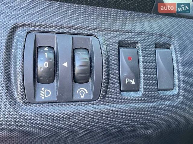 Красный Рено Клио, объемом двигателя 0.9 л и пробегом 184 тыс. км за 7290 $, фото 11 на Automoto.ua