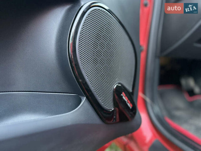 Красный Рено Клио, объемом двигателя 1.5 л и пробегом 195 тыс. км за 9300 $, фото 25 на Automoto.ua