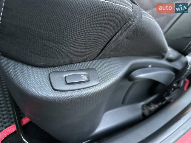 Красный Рено Клио, объемом двигателя 1.5 л и пробегом 195 тыс. км за 9300 $, фото 24 на Automoto.ua