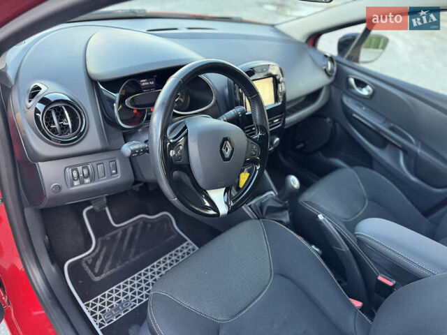 Рено Кліо 2015 у Дубно на Automoto.ua Червоний Рено Кліо, об'ємом двигуна 1.5 л та пробігом 200 тис. км за 8350 $, фото 50 на Automoto.ua