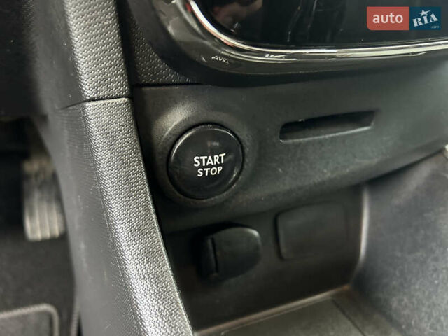 Червоний Рено Кліо, об'ємом двигуна 1.2 л та пробігом 167 тис. км за 9200 $, фото 30 на Automoto.ua