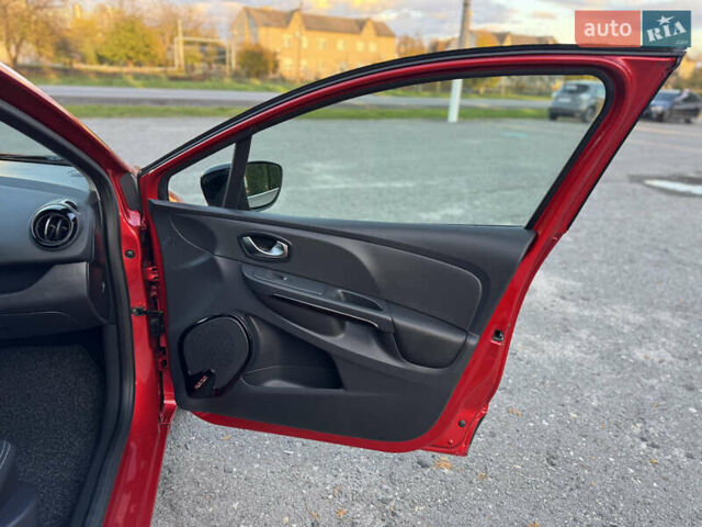 Рено Кліо 2015 у Дубно на Automoto.ua Червоний Рено Кліо, об'ємом двигуна 1.5 л та пробігом 200 тис. км за 8350 $, фото 59 на Automoto.ua