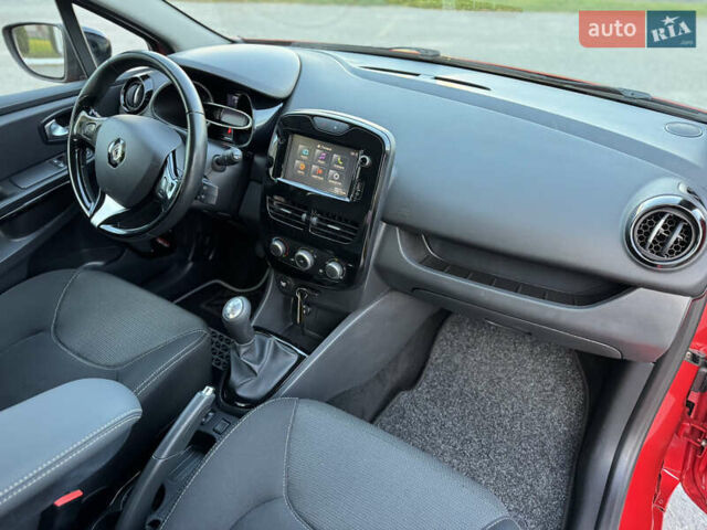 Рено Кліо 2015 у Дубно на Automoto.ua Червоний Рено Кліо, об'ємом двигуна 1.5 л та пробігом 200 тис. км за 8350 $, фото 58 на Automoto.ua