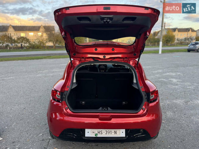 Рено Кліо 2015 у Дубно на Automoto.ua Червоний Рено Кліо, об'ємом двигуна 1.5 л та пробігом 200 тис. км за 8350 $, фото 71 на Automoto.ua