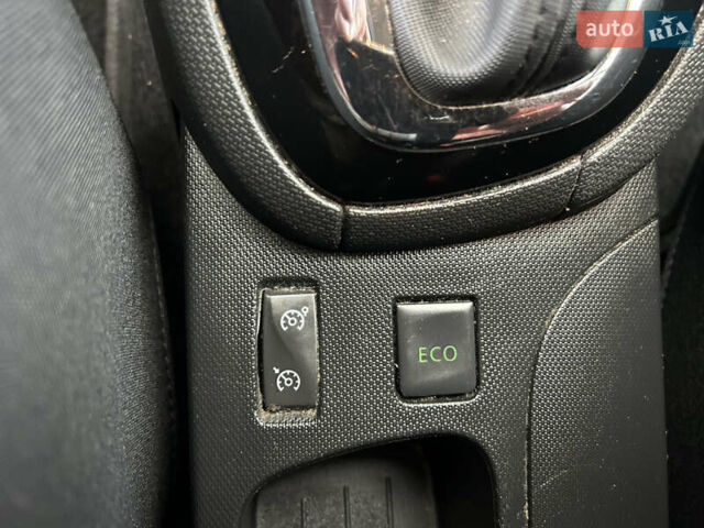 Червоний Рено Кліо, об'ємом двигуна 1.2 л та пробігом 167 тис. км за 9200 $, фото 33 на Automoto.ua