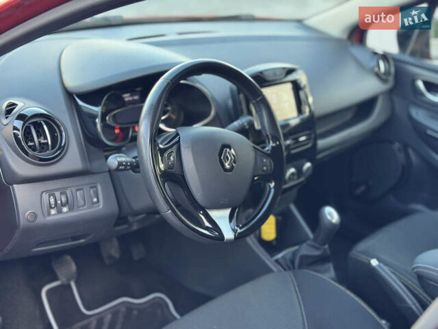 Рено Кліо 2015 у Дубно на Automoto.ua Червоний Рено Кліо, об'ємом двигуна 1.5 л та пробігом 200 тис. км за 8350 $, фото 47 на Automoto.ua