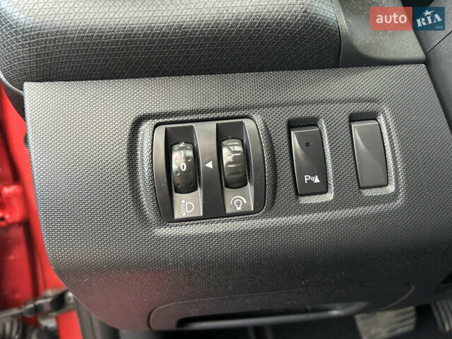 Червоний Рено Кліо, об'ємом двигуна 1.2 л та пробігом 167 тис. км за 9200 $, фото 37 на Automoto.ua