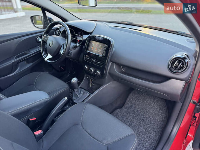 Рено Кліо 2015 у Дубно на Automoto.ua Червоний Рено Кліо, об'ємом двигуна 1.5 л та пробігом 200 тис. км за 8350 $, фото 54 на Automoto.ua