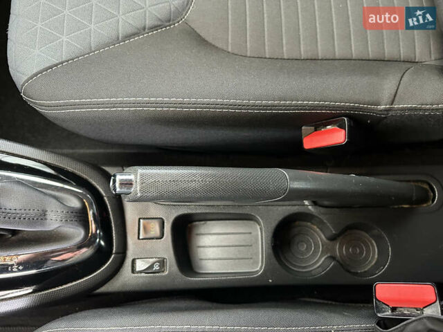 Червоний Рено Кліо, об'ємом двигуна 1.2 л та пробігом 167 тис. км за 9200 $, фото 34 на Automoto.ua