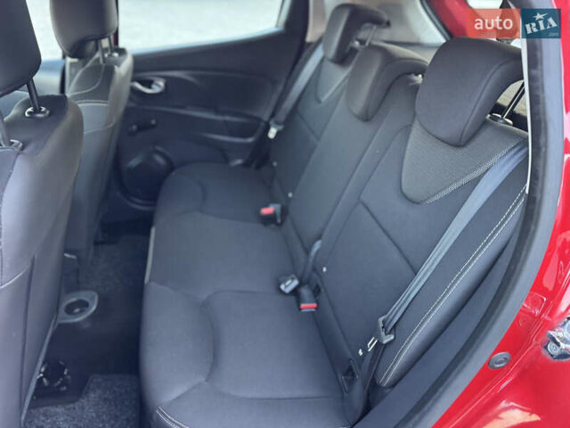 Рено Кліо 2015 у Дубно на Automoto.ua Червоний Рено Кліо, об'ємом двигуна 1.5 л та пробігом 200 тис. км за 8350 $, фото 66 на Automoto.ua