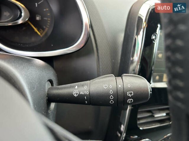 Червоний Рено Кліо, об'ємом двигуна 1.2 л та пробігом 167 тис. км за 9200 $, фото 35 на Automoto.ua