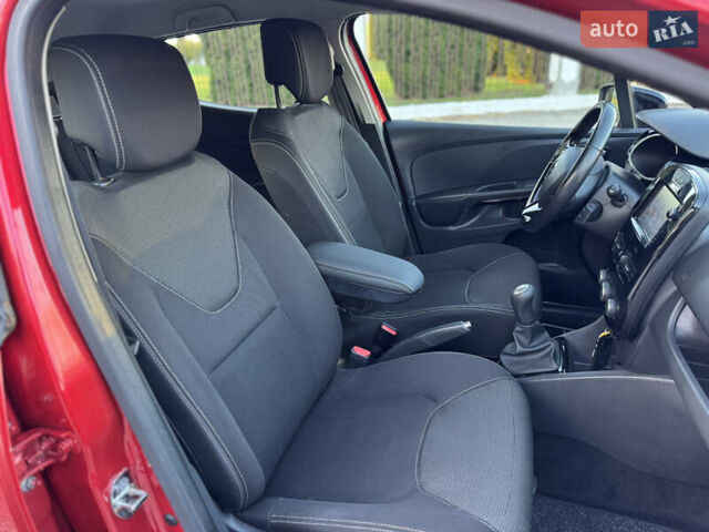 Рено Кліо 2015 у Дубно на Automoto.ua Червоний Рено Кліо, об'ємом двигуна 1.5 л та пробігом 200 тис. км за 8350 $, фото 56 на Automoto.ua