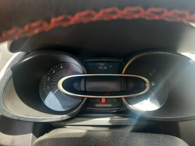 Красный Рено Клио, объемом двигателя 0.15 л и пробегом 178 тыс. км за 7700 $, фото 6 на Automoto.ua