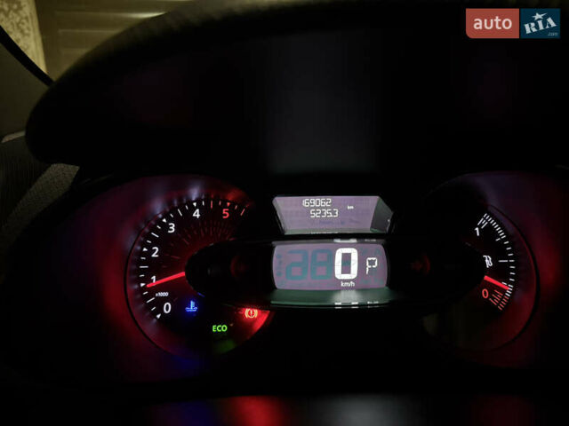 Красный Рено Клио, объемом двигателя 1.46 л и пробегом 169 тыс. км за 10800 $, фото 14 на Automoto.ua