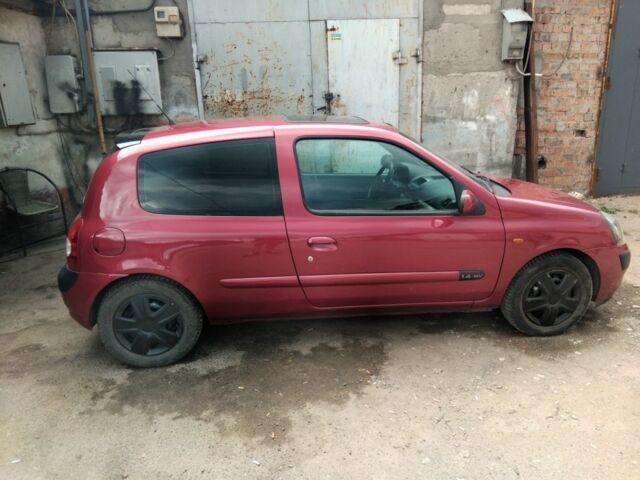 Червоний Рено Кліо, об'ємом двигуна 1.4 л та пробігом 1 тис. км за 5000 $, фото 3 на Automoto.ua