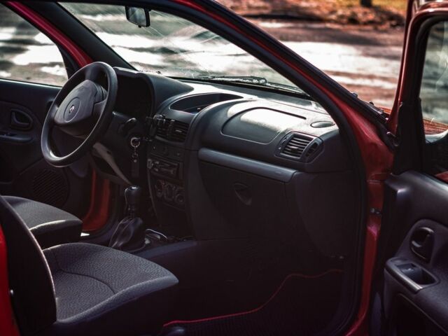 Красный Рено Клио, объемом двигателя 0.12 л и пробегом 94 тыс. км за 4900 $, фото 4 на Automoto.ua