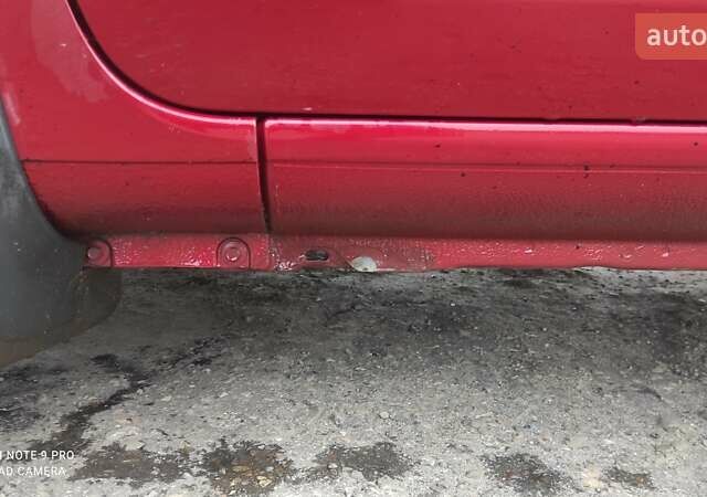 Рено Клио 2005 в Новый Роздол на Automoto.ua Красный Рено Клио, объемом двигателя 1.39 л и пробегом 201 тыс. км за 3100 $, фото 7 на Automoto.ua