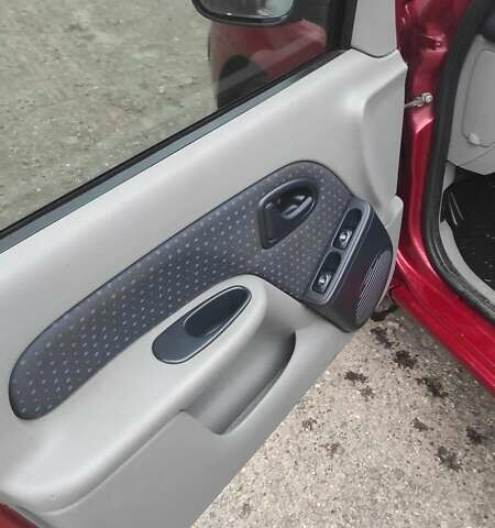 Рено Клио 2005 в Новый Роздол на Automoto.ua Красный Рено Клио, объемом двигателя 1.39 л и пробегом 201 тыс. км за 3100 $, фото 17 на Automoto.ua