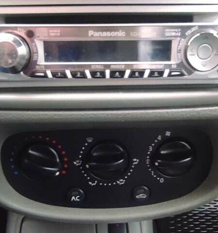 Рено Клио 2005 в Новый Роздол на Automoto.ua Красный Рено Клио, объемом двигателя 1.39 л и пробегом 201 тыс. км за 3100 $, фото 13 на Automoto.ua