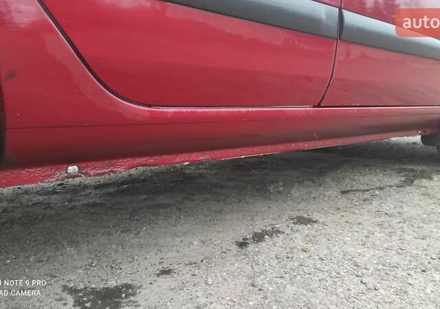 Рено Клио 2005 в Новый Роздол на Automoto.ua Красный Рено Клио, объемом двигателя 1.39 л и пробегом 201 тыс. км за 3100 $, фото 6 на Automoto.ua