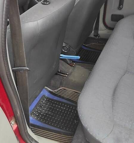 Рено Клио 2005 в Новый Роздол на Automoto.ua Красный Рено Клио, объемом двигателя 1.39 л и пробегом 201 тыс. км за 3100 $, фото 18 на Automoto.ua