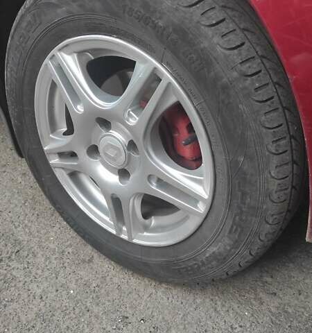 Рено Клио 2005 в Новый Роздол на Automoto.ua Красный Рено Клио, объемом двигателя 1.39 л и пробегом 201 тыс. км за 3100 $, фото 2 на Automoto.ua