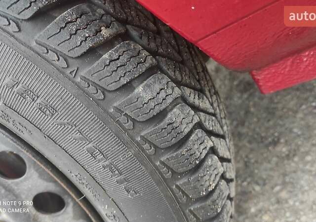 Рено Клио 2005 в Новый Роздол на Automoto.ua Красный Рено Клио, объемом двигателя 1.39 л и пробегом 201 тыс. км за 3100 $, фото 5 на Automoto.ua