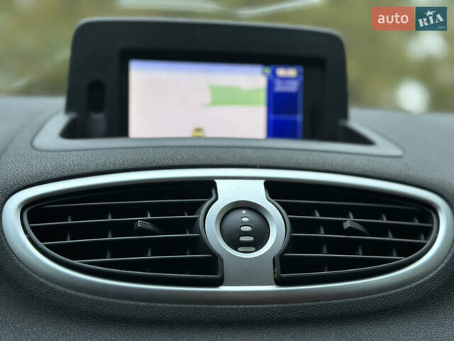 Рено Клио 2010 в Львове на Automoto.ua Красный Рено Клио, объемом двигателя 1.15 л и пробегом 205 тыс. км за 4950 $, фото 14 на Automoto.ua