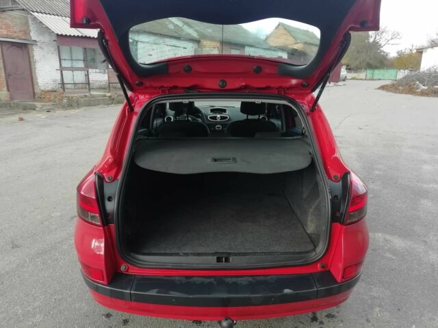 Красный Рено Клио, объемом двигателя 1.1 л и пробегом 202 тыс. км за 4900 $, фото 23 на Automoto.ua