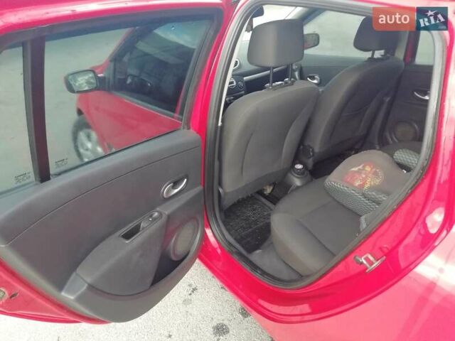 Красный Рено Клио, объемом двигателя 1.15 л и пробегом 202 тыс. км за 4900 $, фото 33 на Automoto.ua