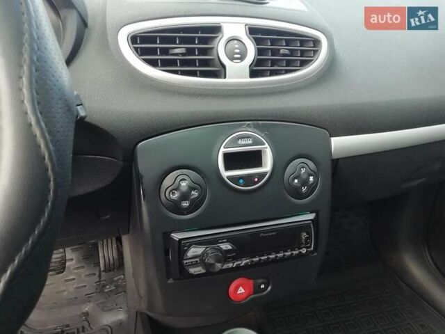 Красный Рено Клио, объемом двигателя 1.15 л и пробегом 202 тыс. км за 4900 $, фото 20 на Automoto.ua