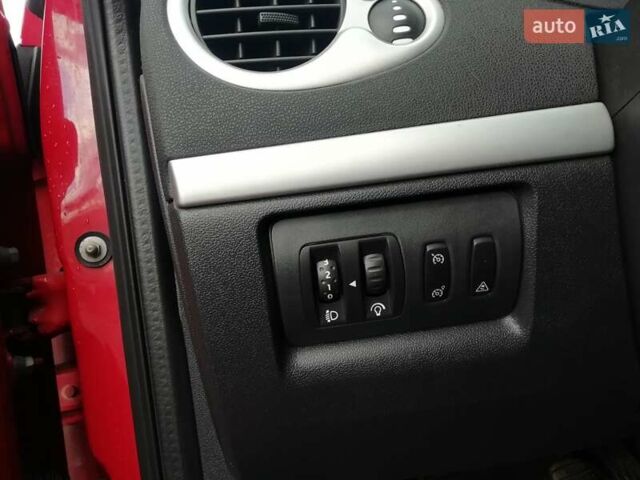 Красный Рено Клио, объемом двигателя 1.15 л и пробегом 202 тыс. км за 4900 $, фото 31 на Automoto.ua