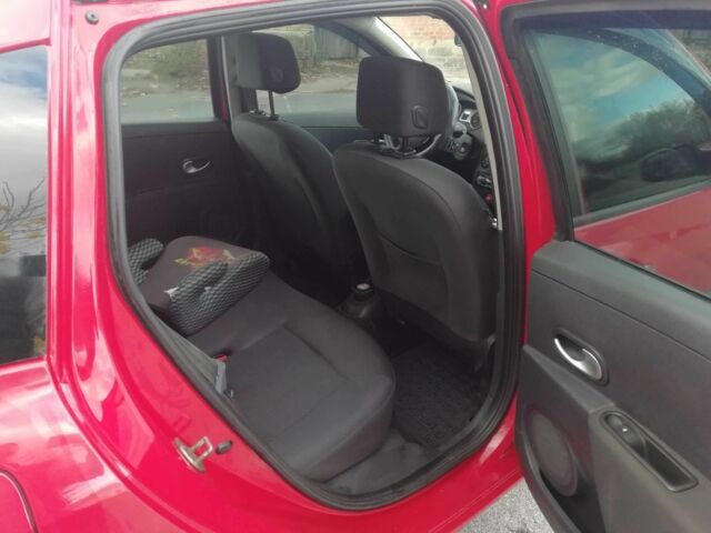 Красный Рено Клио, объемом двигателя 1.1 л и пробегом 202 тыс. км за 4900 $, фото 21 на Automoto.ua