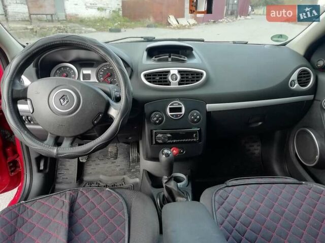 Красный Рено Клио, объемом двигателя 1.15 л и пробегом 202 тыс. км за 4900 $, фото 29 на Automoto.ua