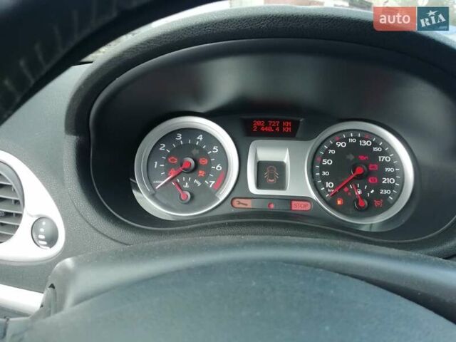 Красный Рено Клио, объемом двигателя 1.15 л и пробегом 202 тыс. км за 4900 $, фото 23 на Automoto.ua