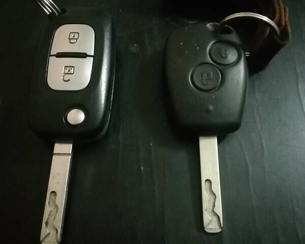 Красный Рено Клио, объемом двигателя 1.15 л и пробегом 202 тыс. км за 4900 $, фото 16 на Automoto.ua