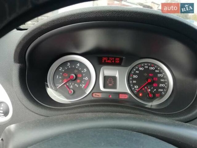 Красный Рено Клио, объемом двигателя 1.15 л и пробегом 202 тыс. км за 4900 $, фото 22 на Automoto.ua