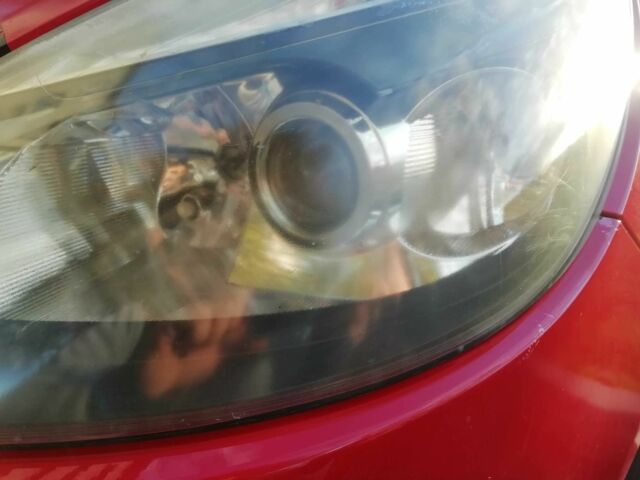 Красный Рено Клио, объемом двигателя 1.1 л и пробегом 202 тыс. км за 4900 $, фото 2 на Automoto.ua