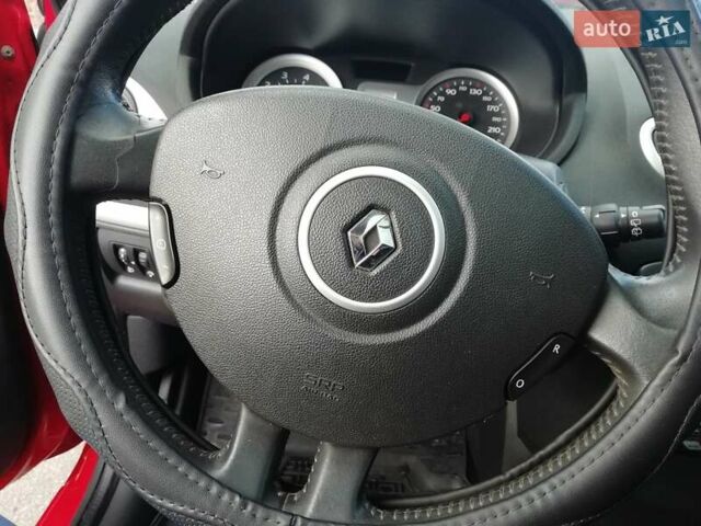 Красный Рено Клио, объемом двигателя 1.15 л и пробегом 202 тыс. км за 4900 $, фото 19 на Automoto.ua