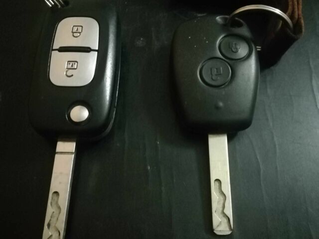 Красный Рено Клио, объемом двигателя 1.1 л и пробегом 202 тыс. км за 4900 $, фото 1 на Automoto.ua